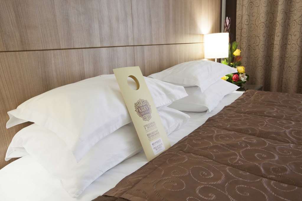 Park-Hotel Kidev Chubynske Habitación foto