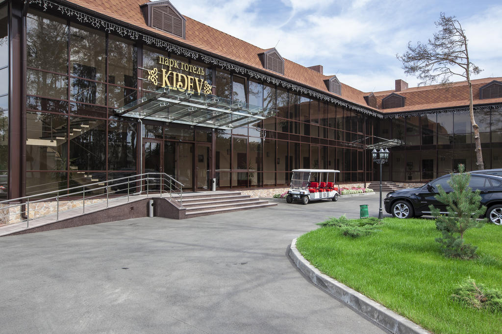 Park-Hotel Kidev Chubynske Exterior foto